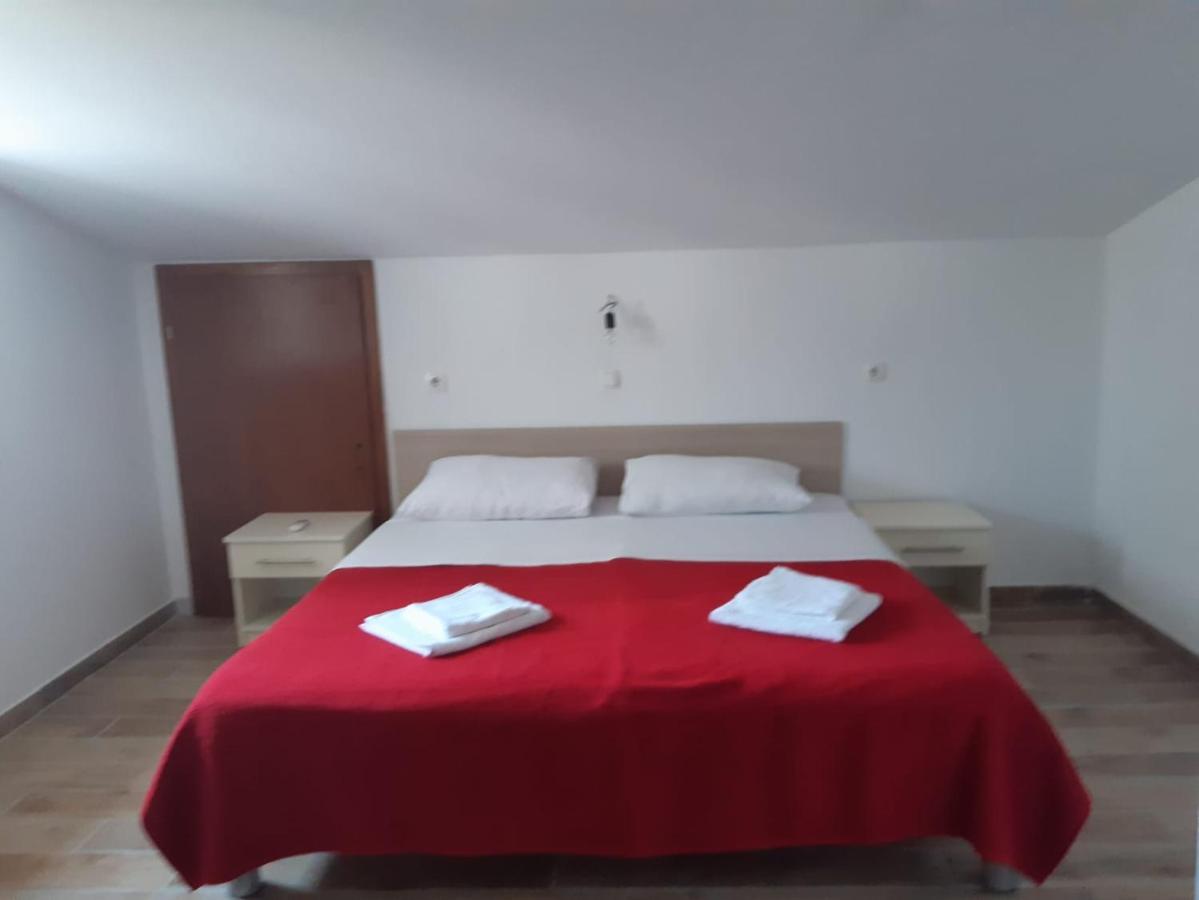 Apartmani I Sobe Grga Starigrad Paklenica Exterior foto
