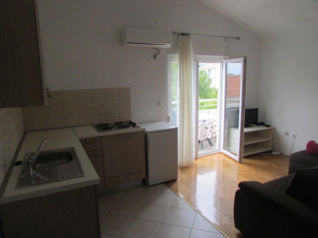 Apartmani I Sobe Grga Starigrad Paklenica Quarto foto