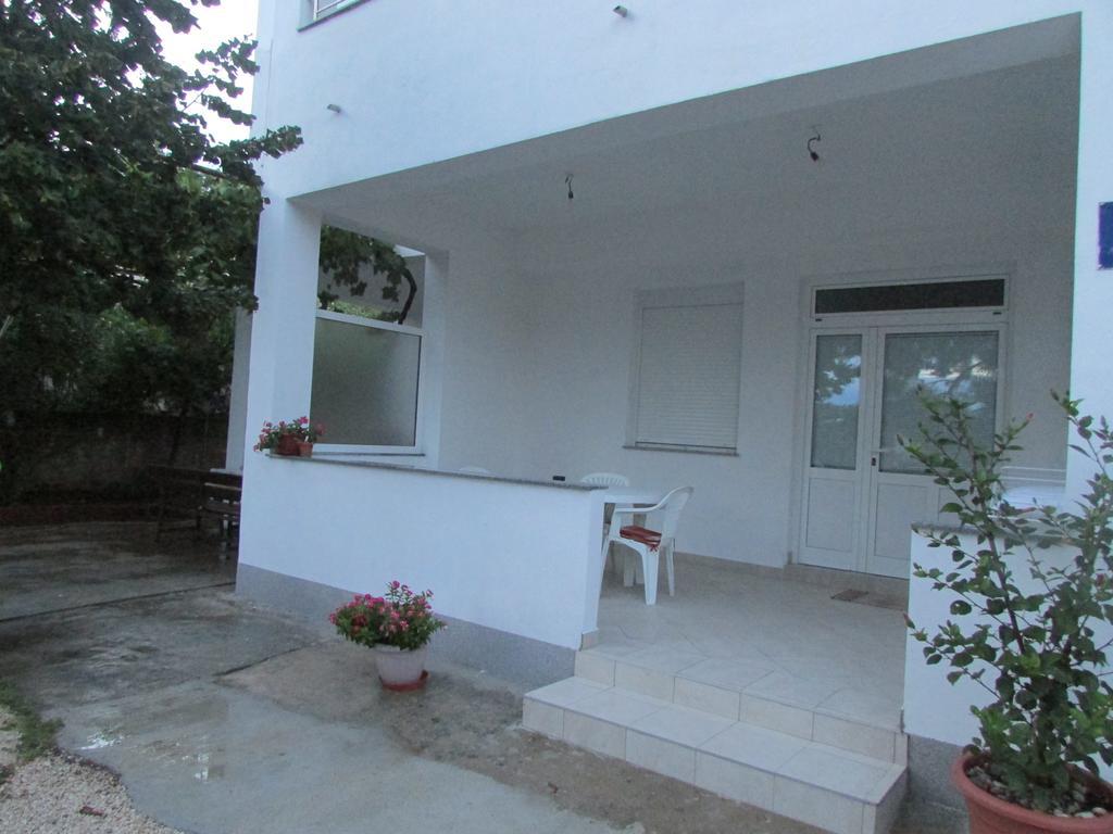 Apartmani I Sobe Grga Starigrad Paklenica Quarto foto