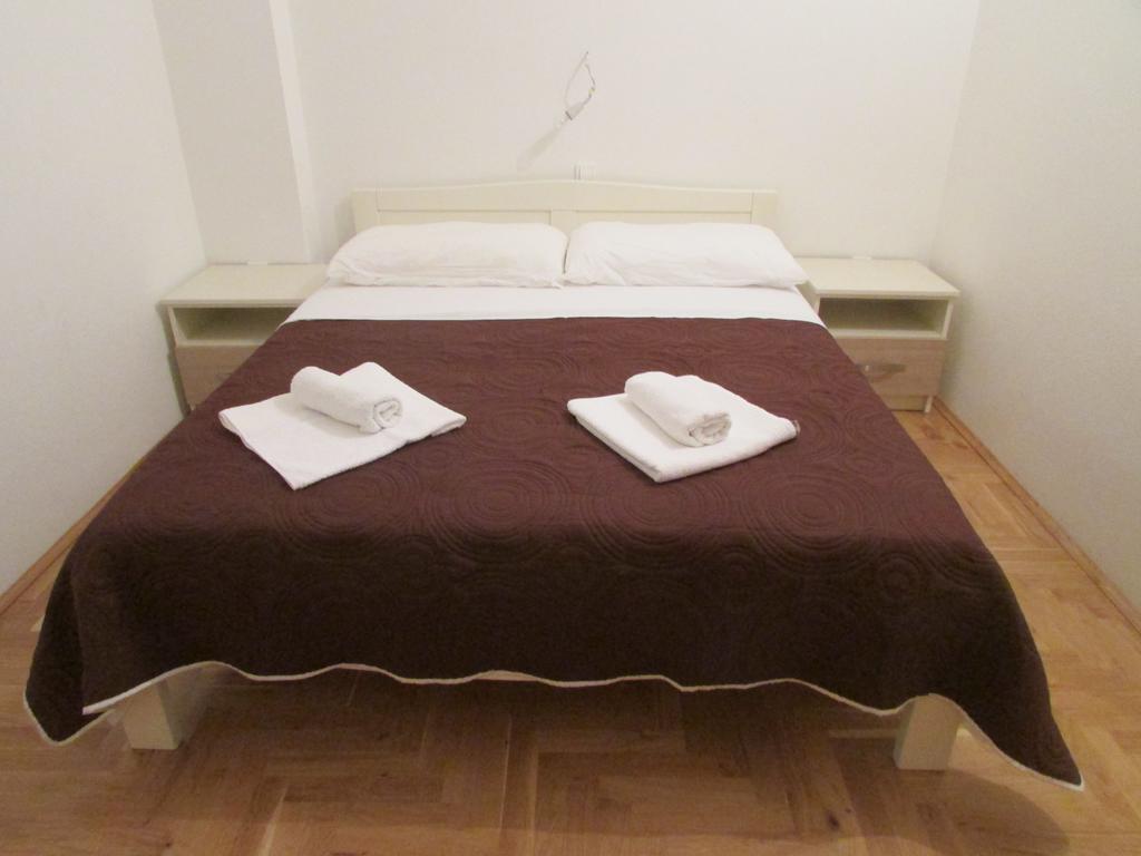 Apartmani I Sobe Grga Starigrad Paklenica Quarto foto
