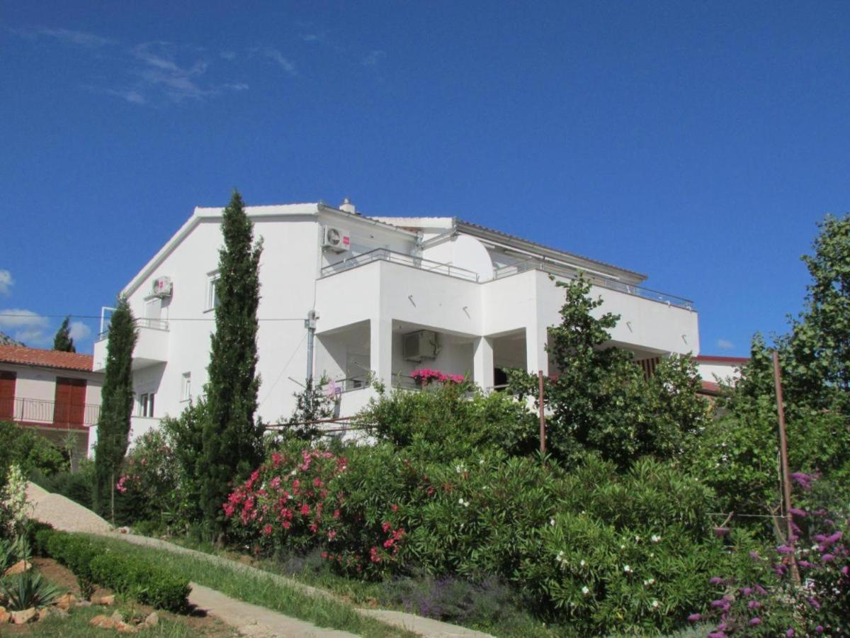 Apartmani I Sobe Grga Starigrad Paklenica Exterior foto