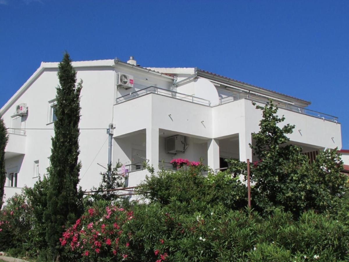 Apartmani I Sobe Grga Starigrad Paklenica Exterior foto