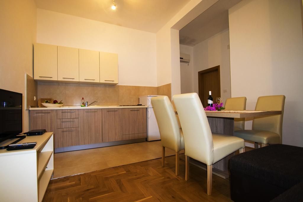 Apartmani I Sobe Grga Starigrad Paklenica Exterior foto