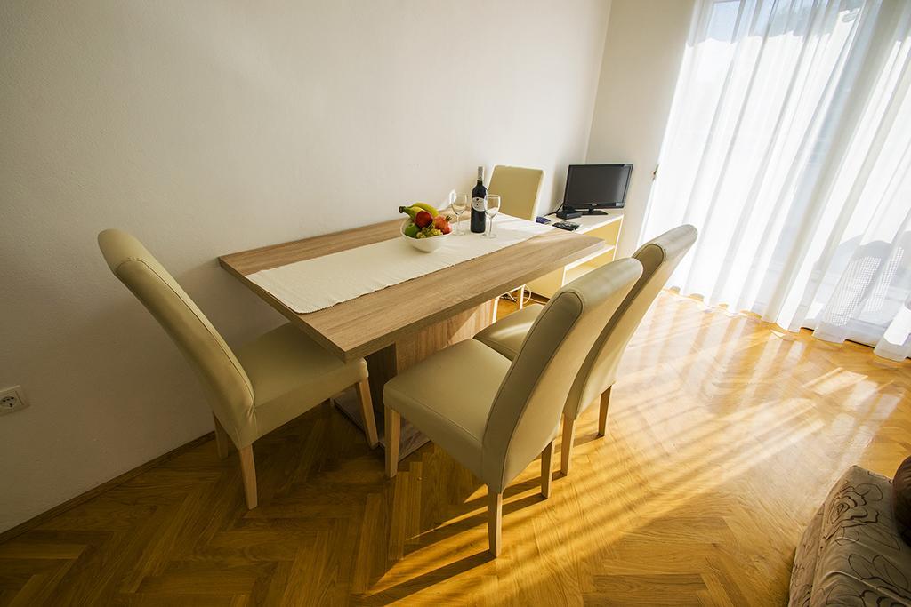 Apartmani I Sobe Grga Starigrad Paklenica Exterior foto