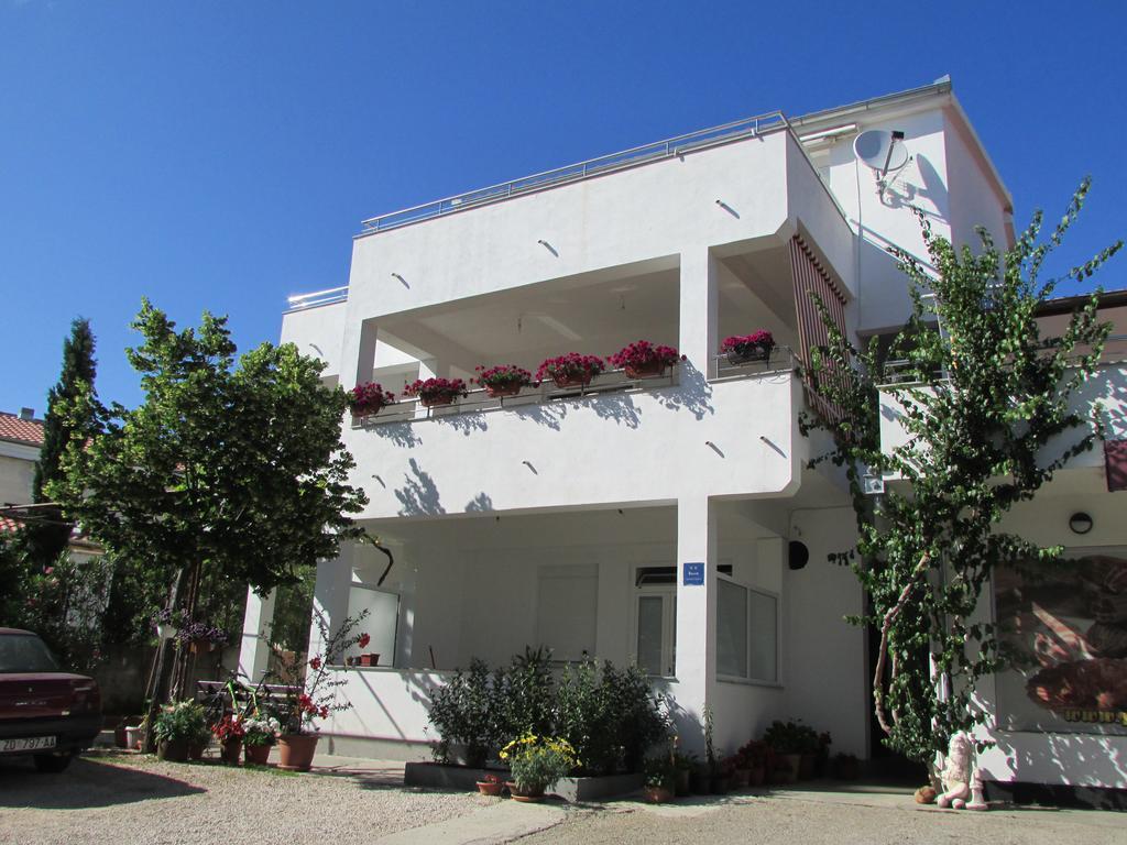 Apartmani I Sobe Grga Starigrad Paklenica Exterior foto
