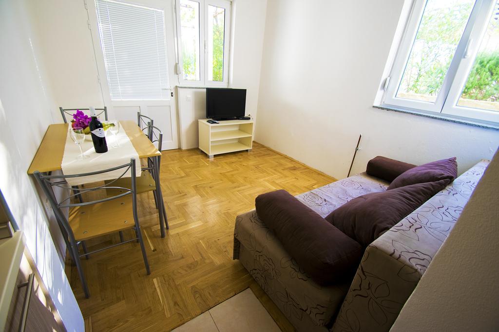Apartmani I Sobe Grga Starigrad Paklenica Exterior foto